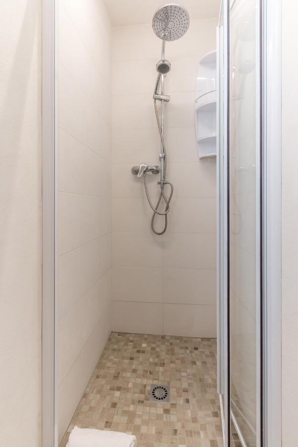 The Bell Apartment Комизо Екстериор снимка