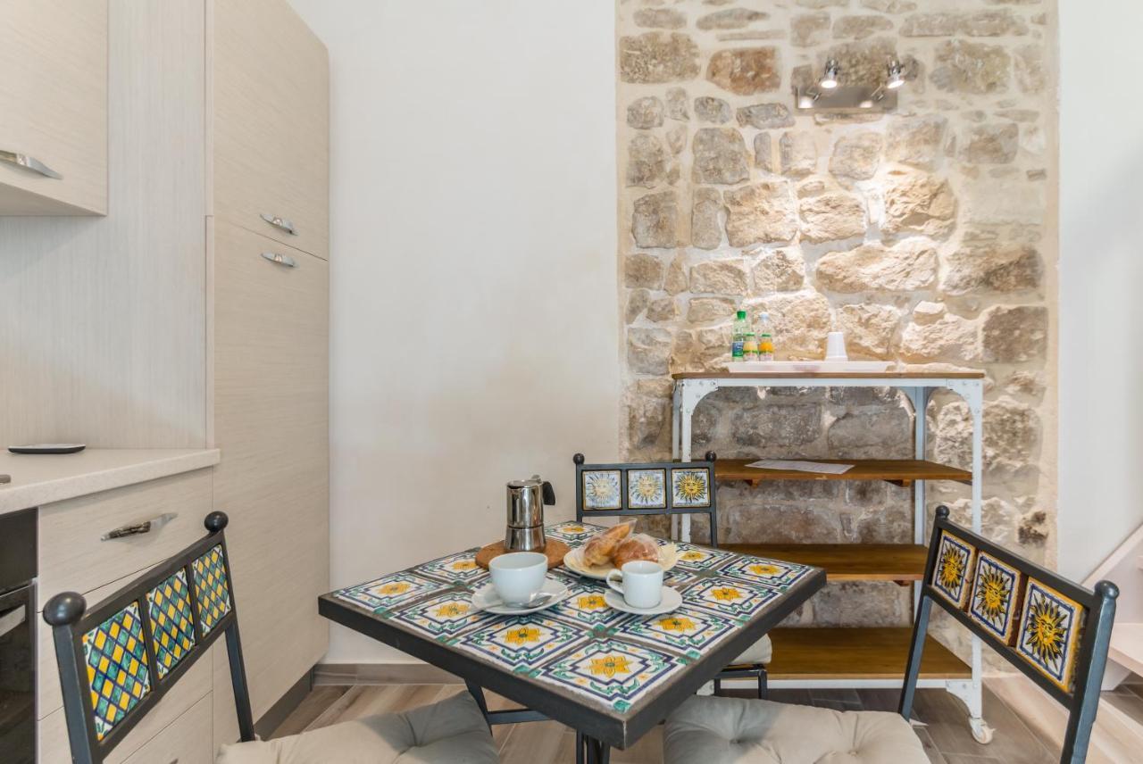 The Bell Apartment Комизо Екстериор снимка