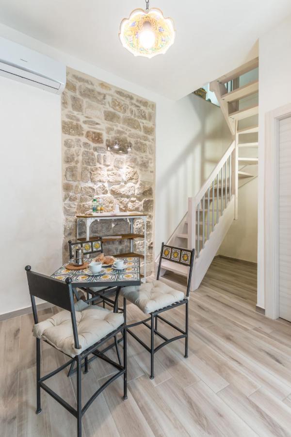 The Bell Apartment Комизо Екстериор снимка