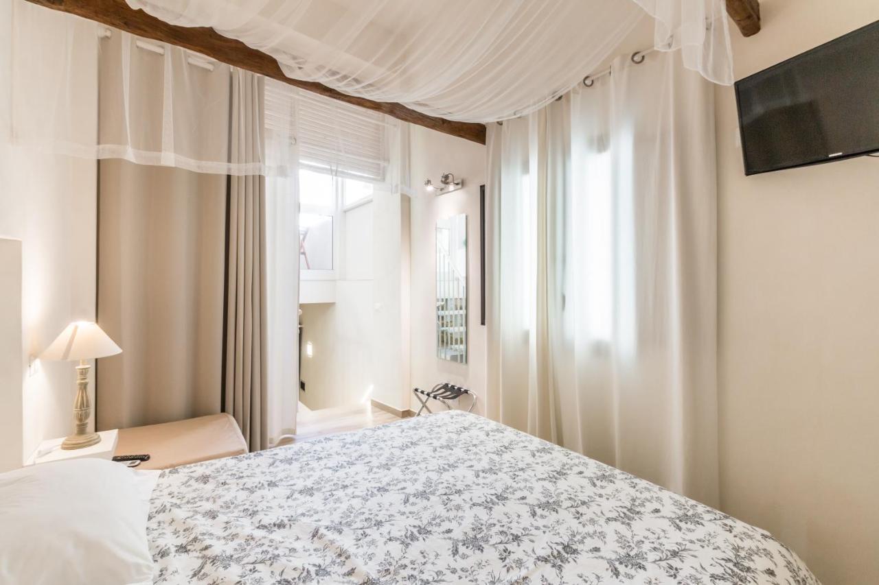 The Bell Apartment Комизо Екстериор снимка